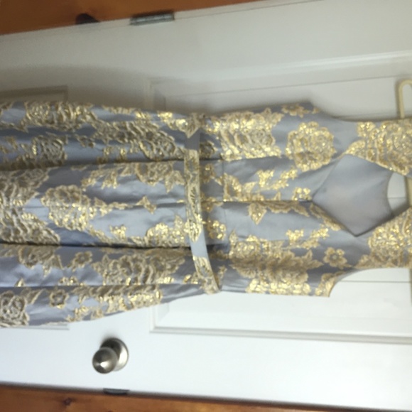 Silver and gold embossed sleeveless dress - formal - Picture 2 of 2